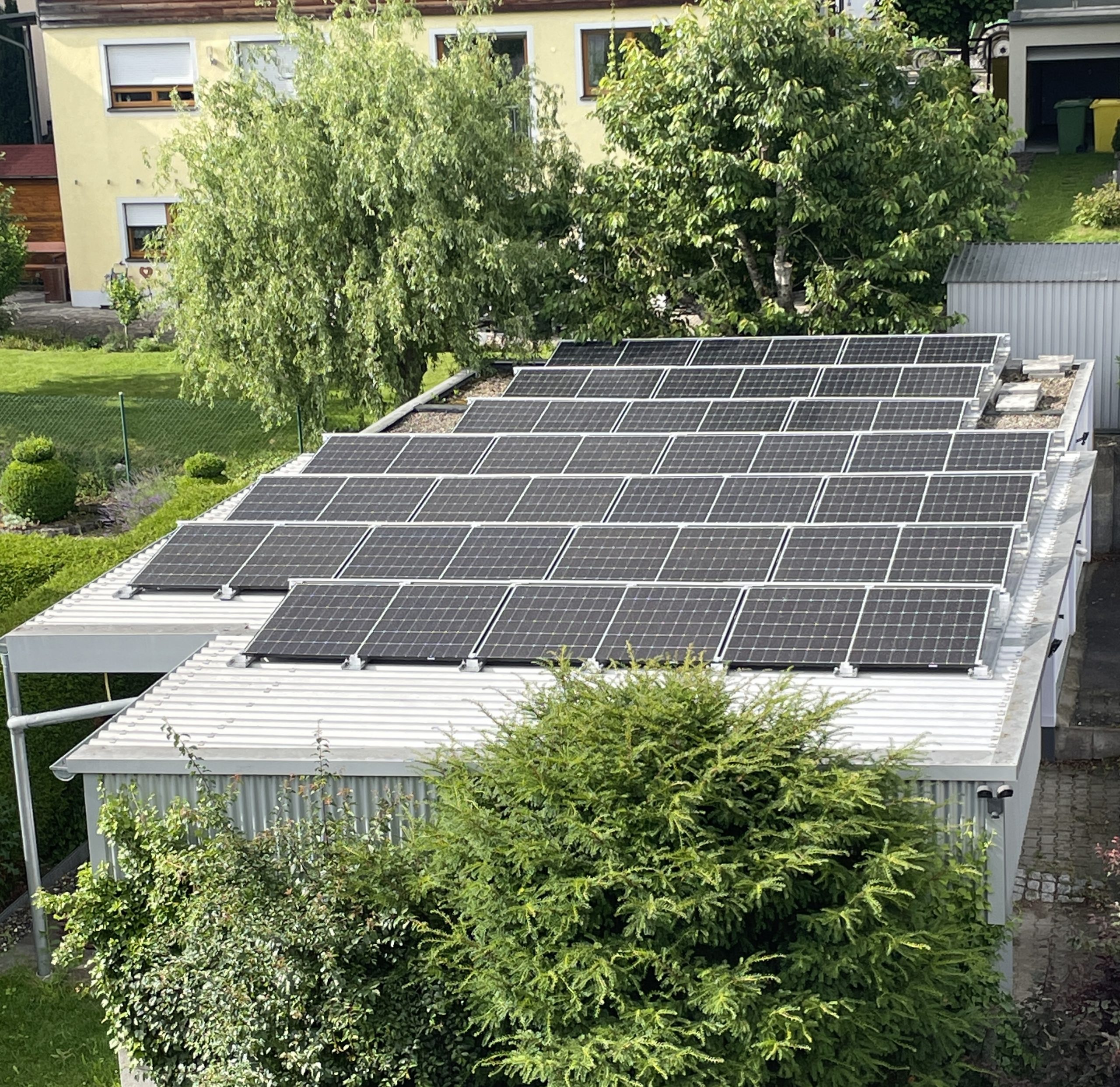 PV-Anlage auf einem Garagendach
